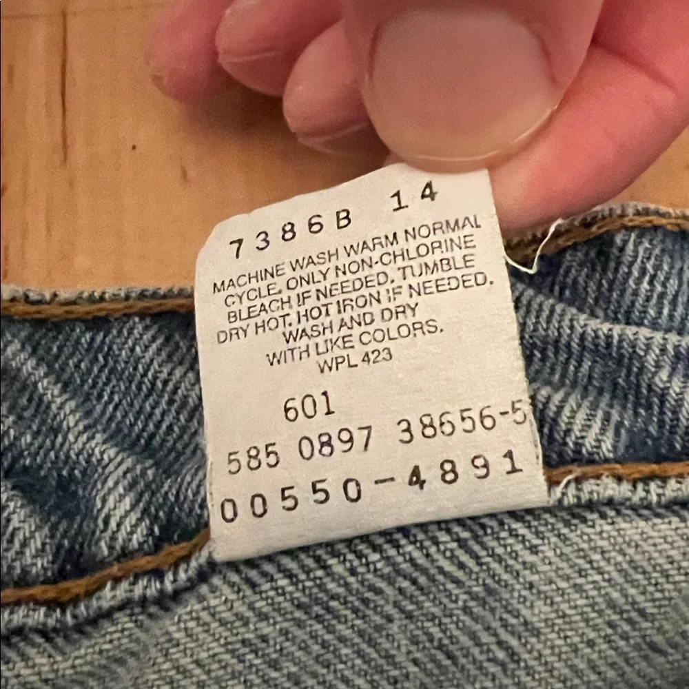 VTG Levi's 550 Light Blue Straight Jeans measures 34x32